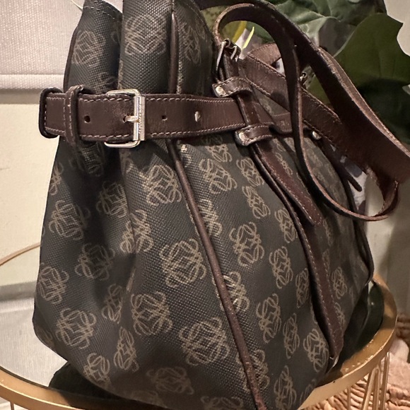 Loewe Anagram Shoulder Bag with COA & generic dustbag - Picture 6 of 16